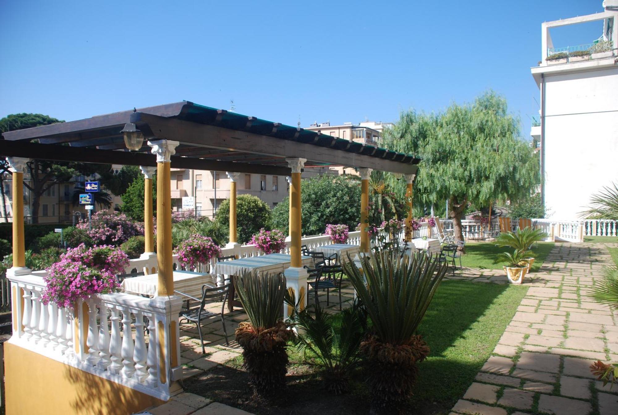 Hotel Primula Alassio Buitenkant foto